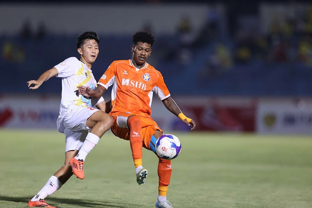 V-League: Khó lường cuộc đua ở đỉnh và đáy, HAGL sắp trụ hạng thành công- Ảnh 1.
