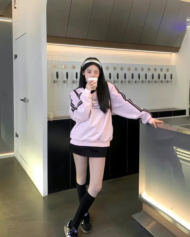 1.001 cách diện áo sweater cho nàng thêm đẹp và chất 1.001 cách diện áo sweater cho nàng thêm đẹp và chất