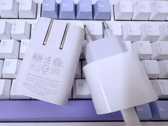 Những vấn đề cần biết về bộ sạc điện thoại Những vấn đề cần biết về bộ sạc điện thoại