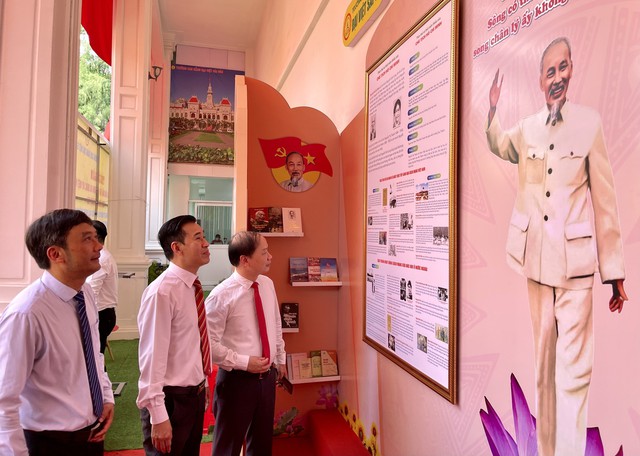 Xúc động với 187 lá cờ Tổ quốc đến từ 63 tỉnh thành và huyện đảo - Ảnh 5.