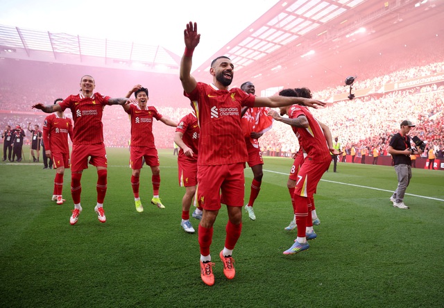 Vì sao Liverpool chưa thể nâng cúp vô địch dù đã chính thức lên ngôi Ngoại hạng Anh? Vì sao Liverpool chưa thể nâng cúp vô địch dù đã chính thức lên ngôi Ngoại hạng Anh?
