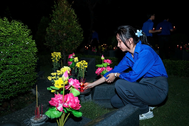 Biết ơn những người ngã xuống để đất nước hòa bình- Ảnh 3. Biết ơn những người ngã xuống để đất nước hòa bình- Ảnh 3.