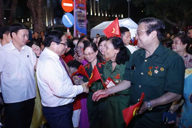 Cầu truyền hình 'Vang mãi khúc khải hoàn' kỷ niệm 50 năm đất nước thống nhất - Ảnh 2.