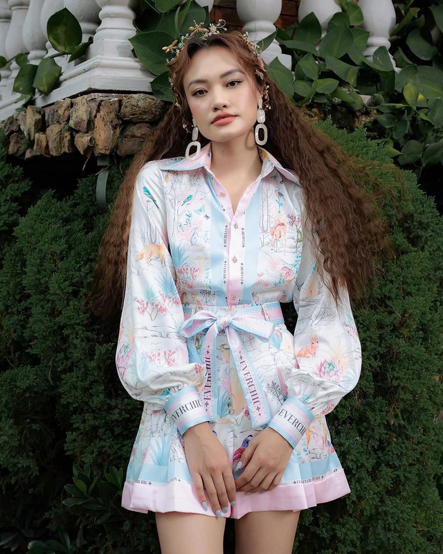 Họa tiết hoa lá 'càn quét' tủ đồ mùa hạ năm nay - Ảnh 2.