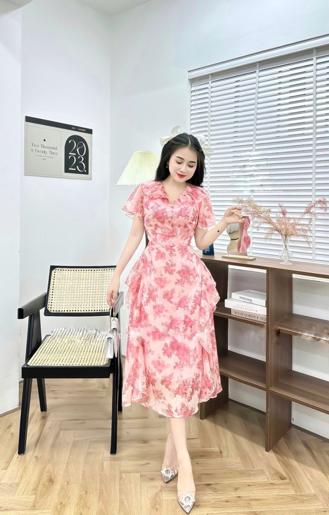 Từ nàng thơ dịu dàng đến quý cô sành điệu với trang phục vải voan- Ảnh 2. Từ nàng thơ dịu dàng đến quý cô sành điệu với trang phục vải voan- Ảnh 2.