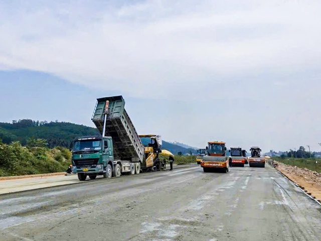 Cao tốc Quảng Ng&atilde;i - Ho&agrave;i Nhơn đang bứt tốc- Ảnh 2.