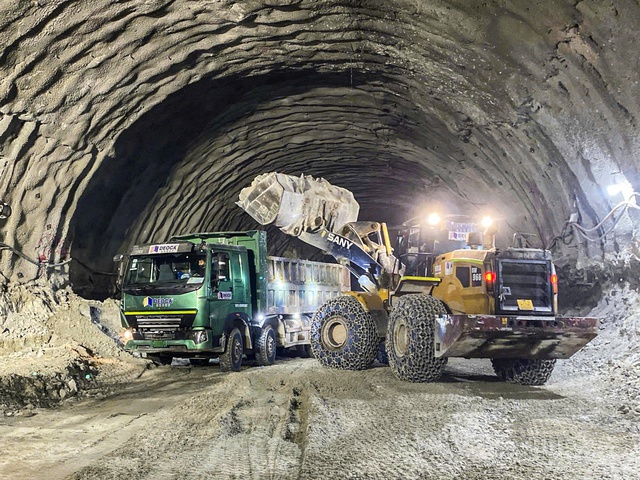 Cao tốc Quảng Ng&atilde;i - Ho&agrave;i Nhơn đang bứt tốc- Ảnh 1.