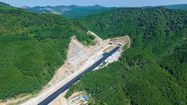 Cao tốc Quảng Ng&atilde;i - Ho&agrave;i Nhơn đang bứt tốc- Ảnh 6.