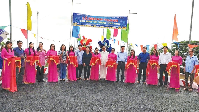 Huyện Phú Tân: một chặng đường xây dựng và phát triển - Ảnh 2.