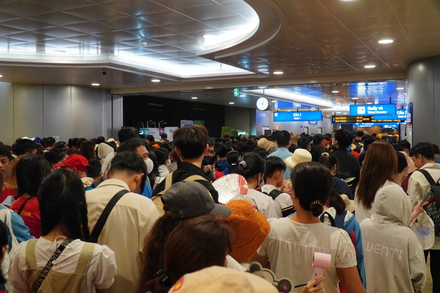 'Mẹo' hay đi xem diễu binh bằng metro - Ảnh 1.