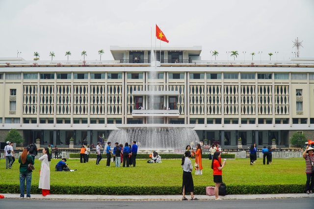 Những nơi du kh&aacute;ch kh&ocirc;ng n&ecirc;n bỏ qua khi đến TP.HCM  - Ảnh 3.