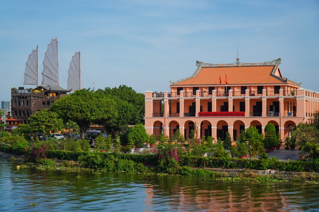 Những nơi du kh&aacute;ch kh&ocirc;ng n&ecirc;n bỏ qua khi đến TP.HCM  - Ảnh 1.