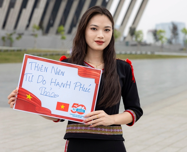 Chàng trai Hà Nội lan tỏa thông điệp hòa bình qua bộ ảnh yêu nước - Ảnh 2.