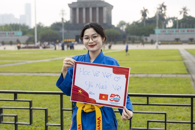 Chàng trai Hà Nội lan tỏa thông điệp hòa bình qua bộ ảnh yêu nước - Ảnh 5.