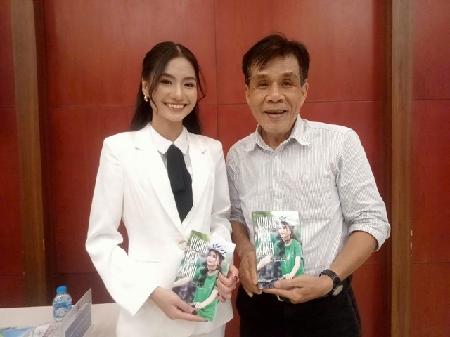 Hoa hậu Nguyễn Thanh H&agrave; chỉ ra th&oacute;i quen đ&aacute;ng sợ khi d&ugrave;ng điện hay mắc phải - Ảnh 5.