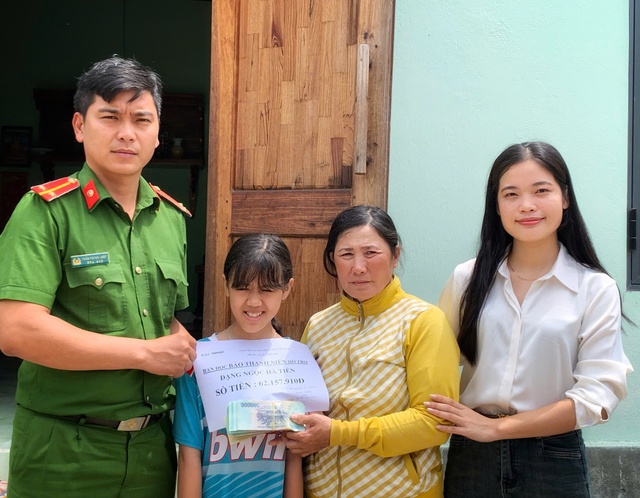 Tiếp sức cho cô bé 12 tuổi nuôi cha bệnh tâm thần- Ảnh 1.