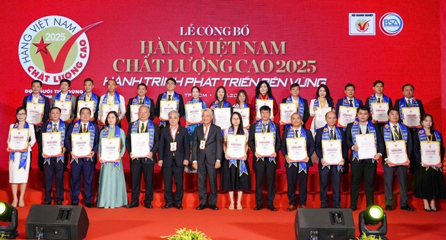 Vinafeed Group tiếp tục được vinh danh Hàng Việt Nam chất lượng cao 2025- Ảnh 2. Vinafeed Group tiếp tục được vinh danh Hàng Việt Nam chất lượng cao 2025- Ảnh 2.