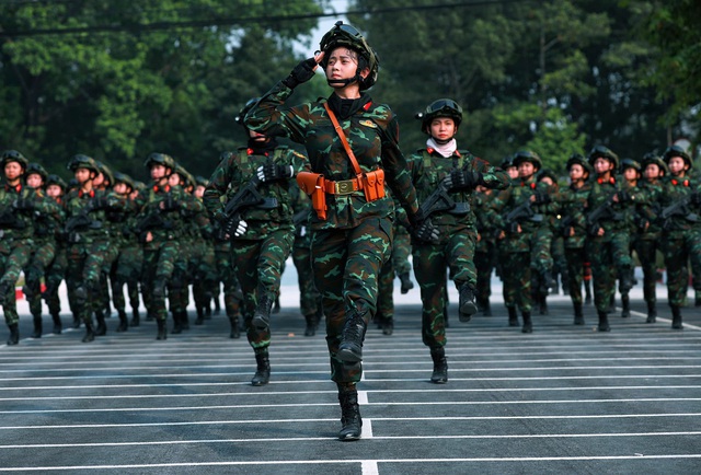 Diễu binh 50 năm đất nước thống nhất đi qua nhiều tuyến đường trung tâm TP.HCM- Ảnh 1.