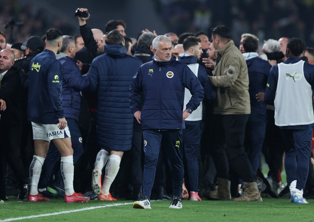 Lamine Yamal đưa Barcelona vào chung kết Cúp nhà Vua gặp Real Madrid, HLV Mourinho gây bão- Ảnh 2.