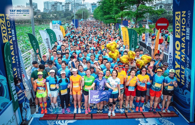 Giải bán marathon lớn nhất Việt Nam 2025: 12.000 VĐV tham gia, huy chương cực độc đáo - Ảnh 1.