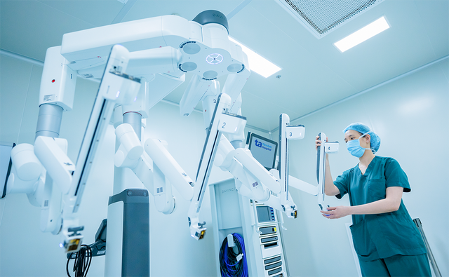 ‘Siêu Robot’ hỗ trợ hơn 120 loại phẫu thuật phức tạp có mặt tại TP.HCM- Ảnh 2. ‘Siêu Robot’ hỗ trợ hơn 120 loại phẫu thuật phức tạp có mặt tại TP.HCM- Ảnh 2.