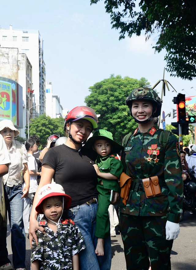 ខួបលើកទី 50 នៃការបង្រួបបង្រួមជាតិ៖ ព្រឹត្តិការណ៍ប្រវត្តិសាស្ត្រដ៏ពិសិដ្ឋ - រូបថត 14 ។