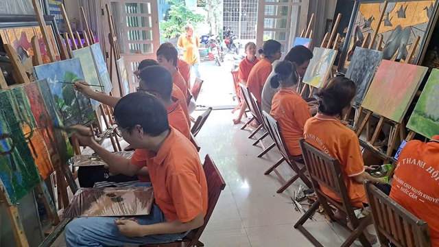 TP.HCM nghĩa tình: Họa sĩ của người câm điếc TP.HCM nghĩa tình: Họa sĩ của người câm điếc