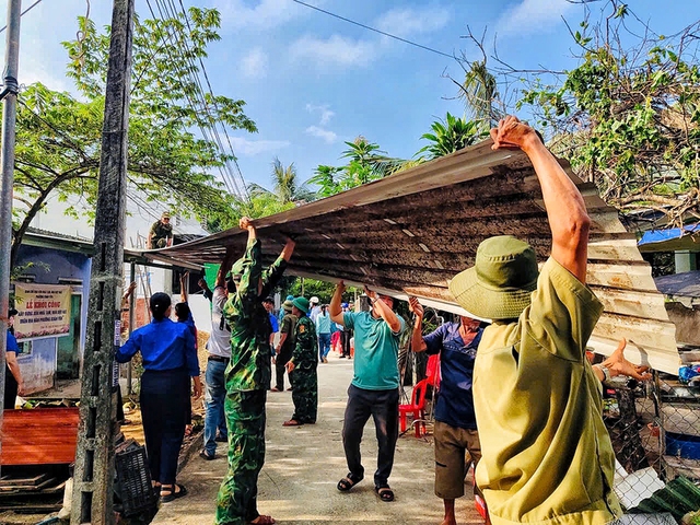 Bộ đội biên phòng xây nhà cho mẹ đơn thân nghèo Bộ đội biên phòng xây nhà cho mẹ đơn thân nghèo