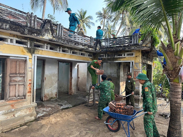 Bộ đội biên phòng xây nhà cho mẹ đơn thân nghèo - Ảnh 3.