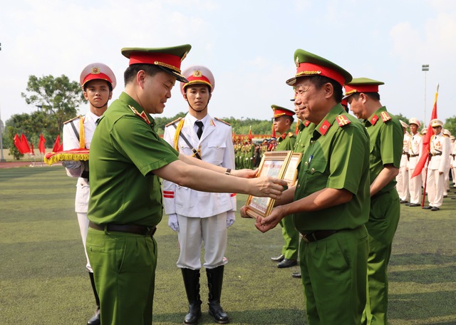 Lưu giữ kỷ niệm đẹp khi diễu binh, tiếp tục ước mơ, cống hiến, lập chiến công