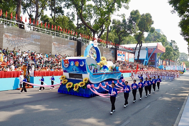 ខួបលើកទី 50 នៃការបង្រួបបង្រួមជាតិ៖ ព្រឹត្តិការណ៍ប្រវត្តិសាស្ត្រដ៏ពិសិដ្ឋ - រូបថត 12 ។