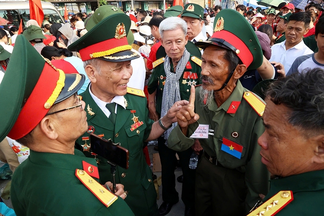 ខួបលើកទី ៥០ នៃការបង្រួបបង្រួមជាតិ៖ ព្រឹត្តិការណ៍ប្រវត្តិសាស្ត្រដ៏ពិសិដ្ឋ - រូបថត ១០.