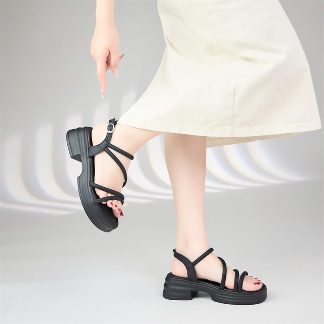 Những kiểu giày tăng thêm cá tính cho phong cách của bạn- Ảnh 2.