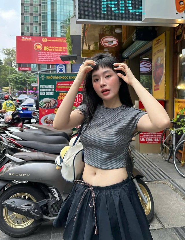 Trẻ trung và sành điệu với chân váy xếp ly- Ảnh 1.