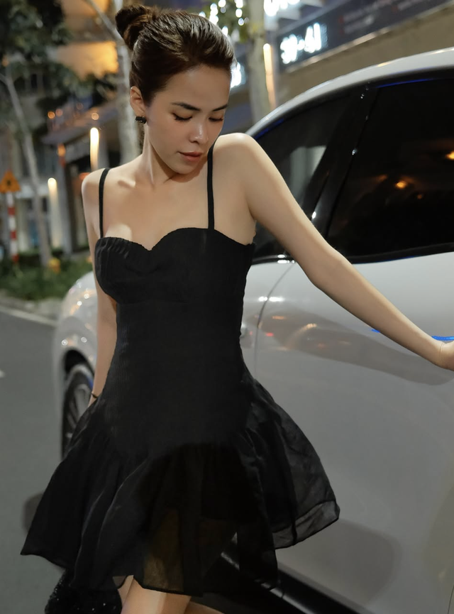 Váy hai dây đơn giản nhưng đầy cuốn hút cho những buổi dạo phố mùa hè  - Ảnh 7.