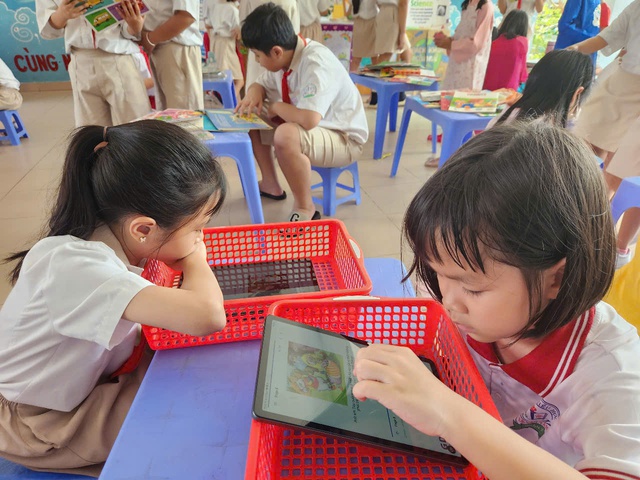 Tuyệt đối không được yêu cầu nộp thêm giấy tờ nếu dữ liệu trên VNeID chính xác - Ảnh 1.