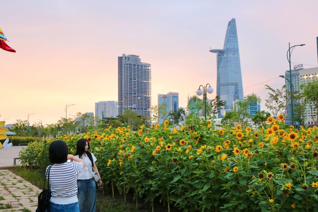 Top những địa điểm ngắm hoàng hôn tuyệt đẹp không thể bỏ lỡ khi đến TP.HCM - Ảnh 1.