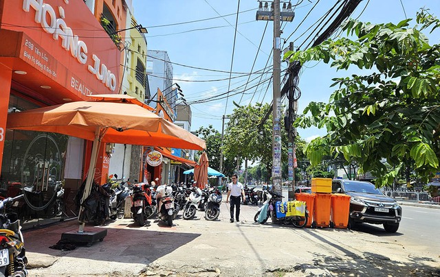 Cát cứ thu phí đỗ xe 'lụi': Thu phí vỉa hè, chưa làm đã dừng - Ảnh 2.