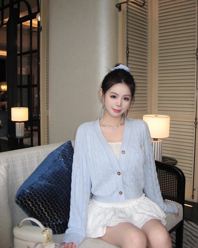 Áo cardigan là 'chìa khóa' mở ra tủ đồ sành điệu cho nàng- Ảnh 1. Áo cardigan là 'chìa khóa' mở ra tủ đồ sành điệu cho nàng- Ảnh 1.