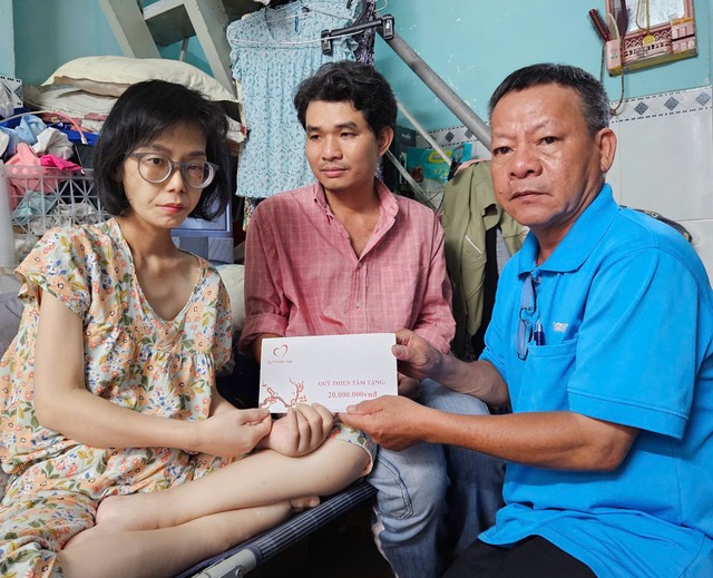 Trao hơn 141 triệu đồng bạn đọc giúp hai hoàn cảnh khó khăn- Ảnh 1. Trao hơn 141 triệu đồng bạn đọc giúp hai hoàn cảnh khó khăn- Ảnh 1.