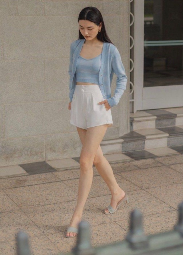 Áo cardigan là 'chìa khóa' mở ra tủ đồ sành điệu cho nàng- Ảnh 4. Áo cardigan là 'chìa khóa' mở ra tủ đồ sành điệu cho nàng- Ảnh 4.