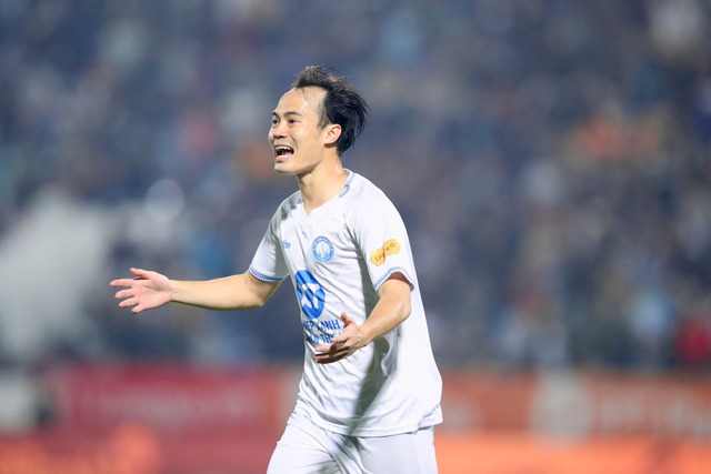 Bảng xếp hạng V-League: Nam Định chiếm thế thượng phong, HAGL tạm tho&aacute;t hiểm ngoạn mục- Ảnh 1.