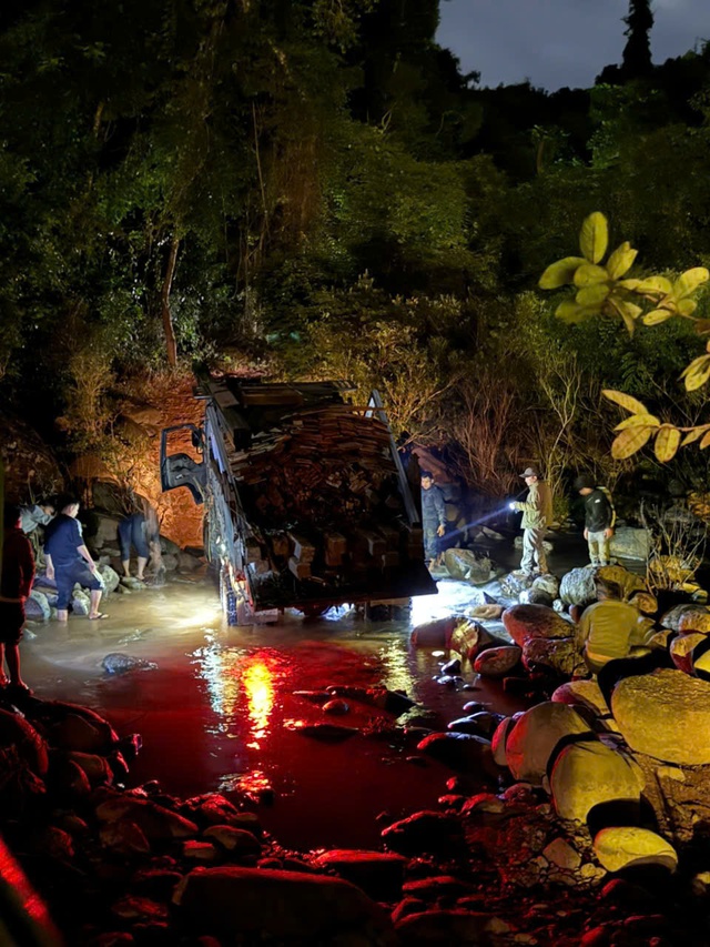 X&oacute;a nh&agrave; tạm, 'x&acirc;y'  l&ograve;ng d&acirc;n: X&acirc;y nh&agrave; ở lưng chừng trời - Ảnh 4.