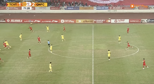 Si&ecirc;u phẩm đẳng cấp thế giới gi&uacute;p Thể C&ocirc;ng Viettel tho&aacute;t thua đối thủ yếu Quảng Nam- Ảnh 3.