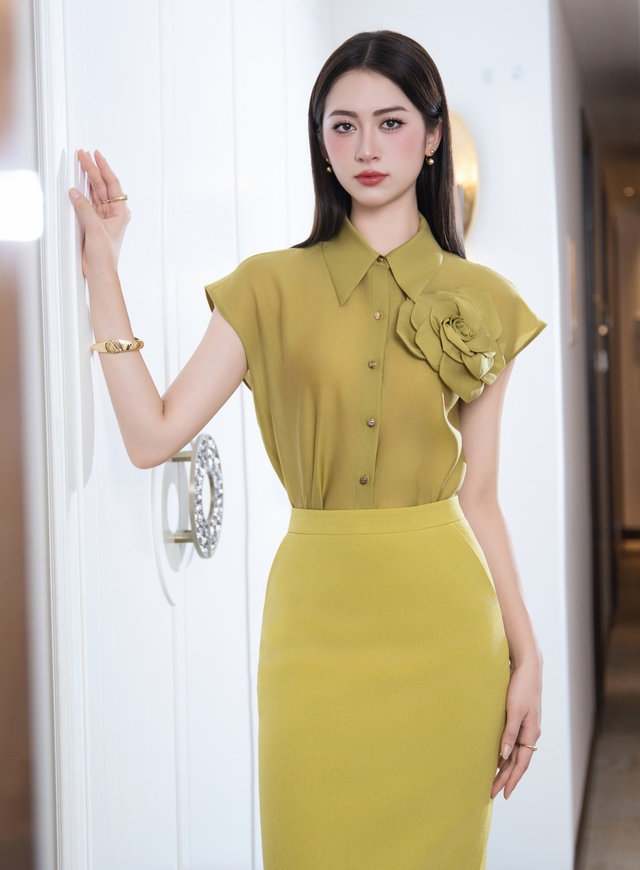 Đẹp, sang nhờ diện cặp đôi áo và chân váy đi học, đi làm- Ảnh 2.