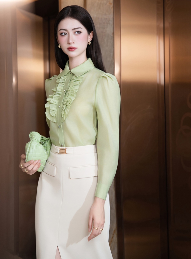 Đẹp, sang nhờ diện cặp đôi áo và chân váy đi học, đi làm- Ảnh 1.