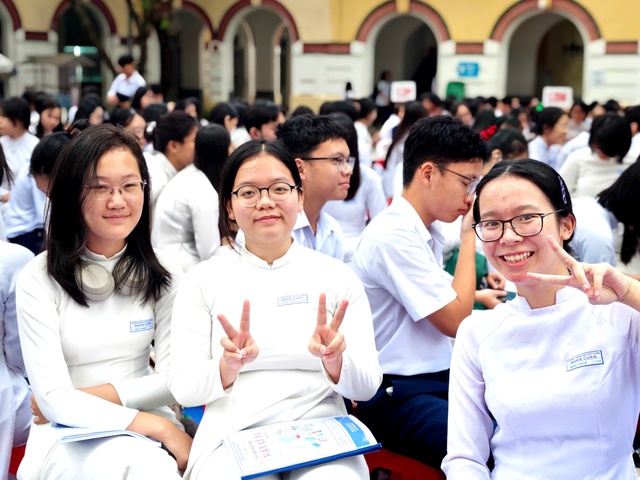 TP.HCM đang dạy học 2 buổi/ngày thế nào từ lớp 6 tới lớp 12?- Ảnh 3.