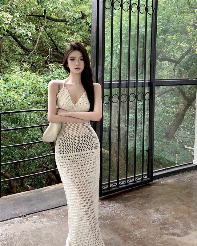 Muôn kiểu biến hóa đầy mê hoặc với áo crochet- Ảnh 4. Muôn kiểu biến hóa đầy mê hoặc với áo crochet- Ảnh 4.