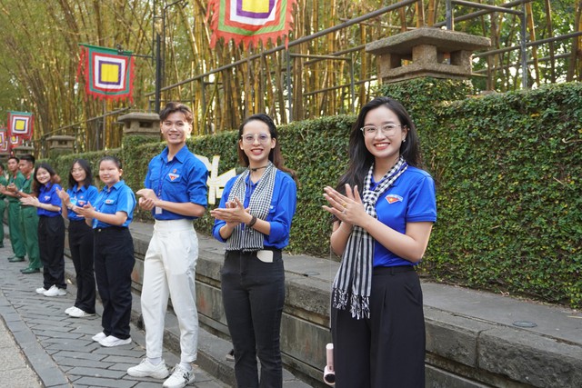 Lãnh đạo TP.HCM dâng hương tưởng nhớ các Vua Hùng- Ảnh 7.