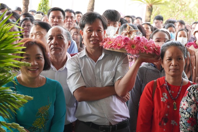 Lãnh đạo TP.HCM dâng hương tưởng nhớ các Vua Hùng- Ảnh 8.